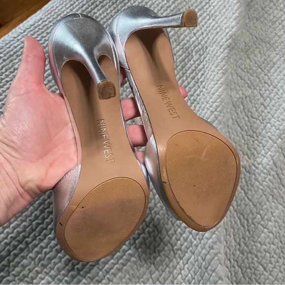 Silver Metallic T Strap Rhinestone Nine West Heels Pumps 8.5 Wedding Prom Shoes - Picture 6 of 7
